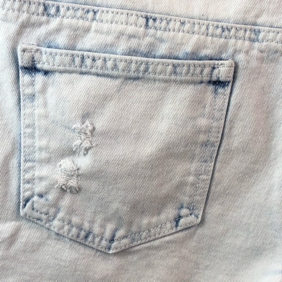 Forever 21 Distressed bleach washed denim frayed shorts junior size 30 - Picture 6 of 9